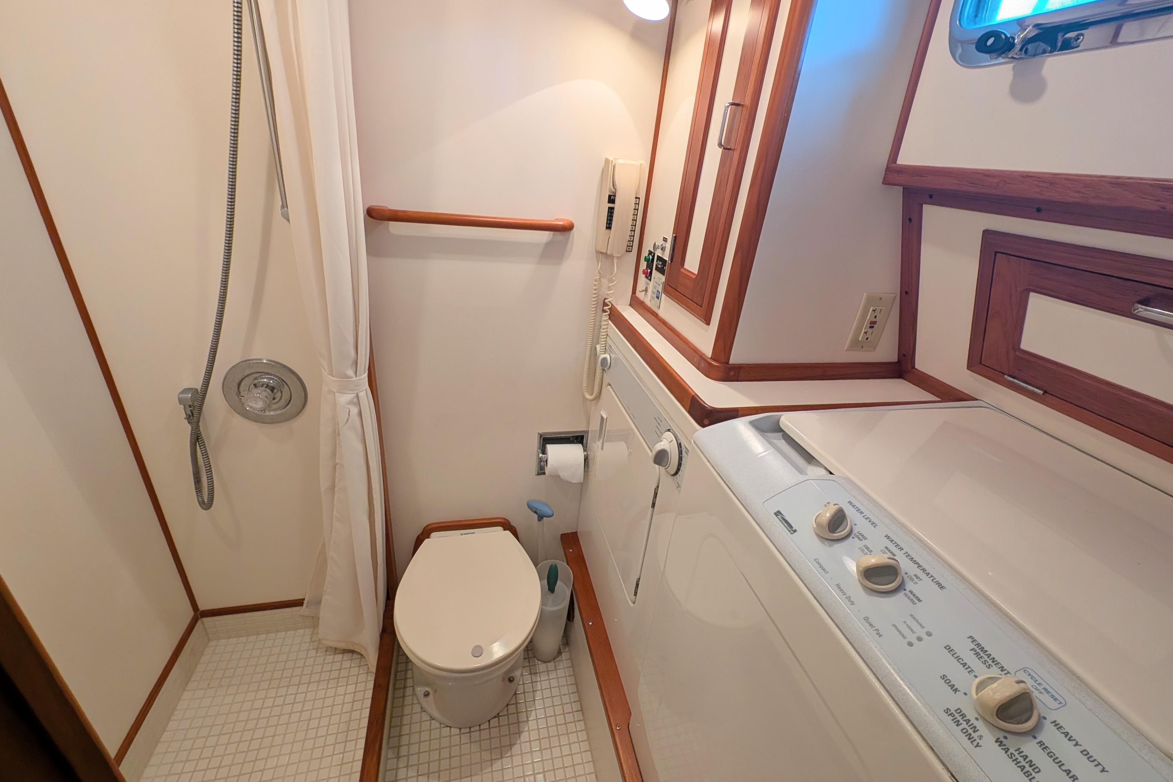 Aft Guest Stateroom Head/Shower