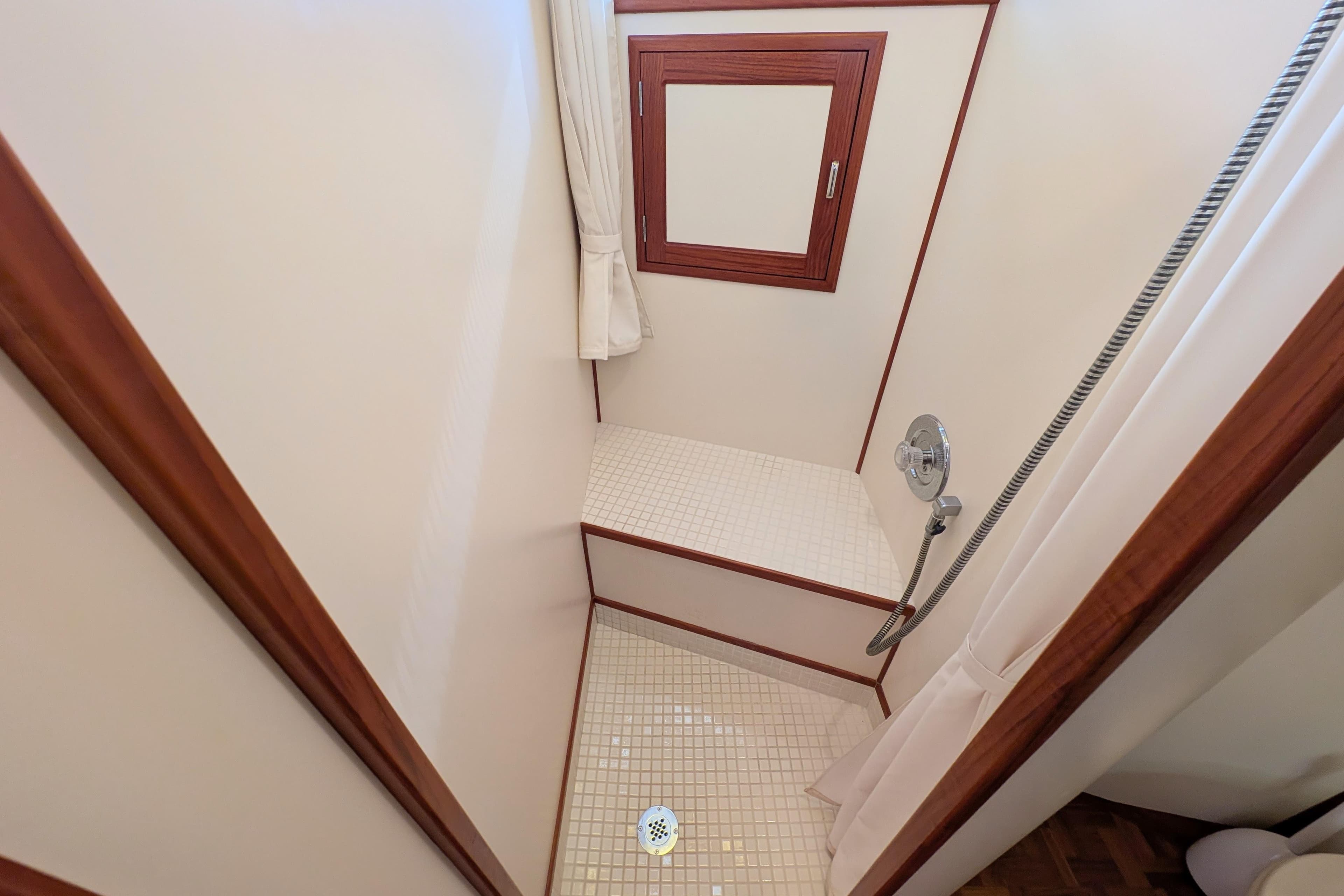 Main Stateroom Forward Head/Shower