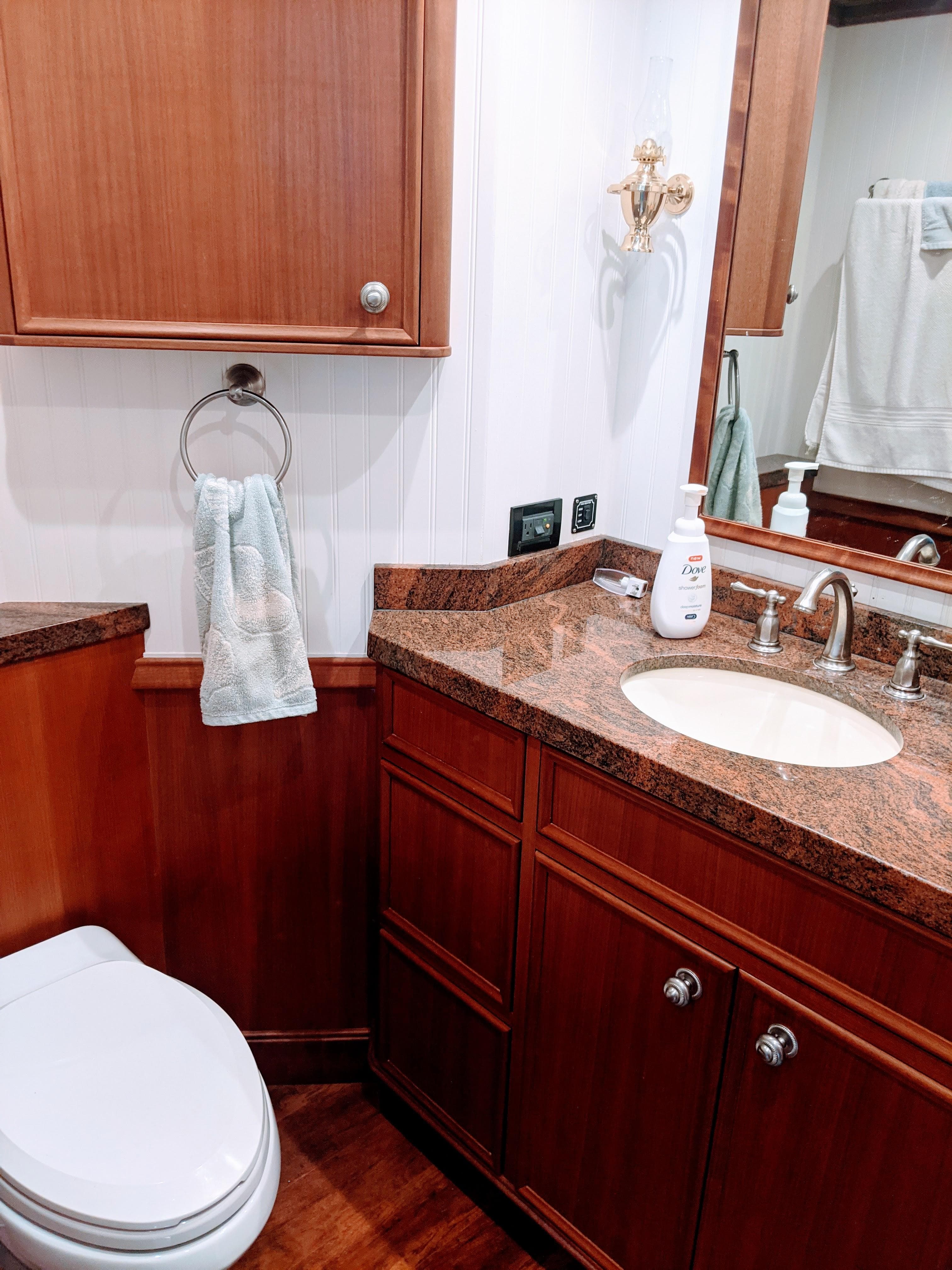 Mid Guest Stateroom Head/Shower