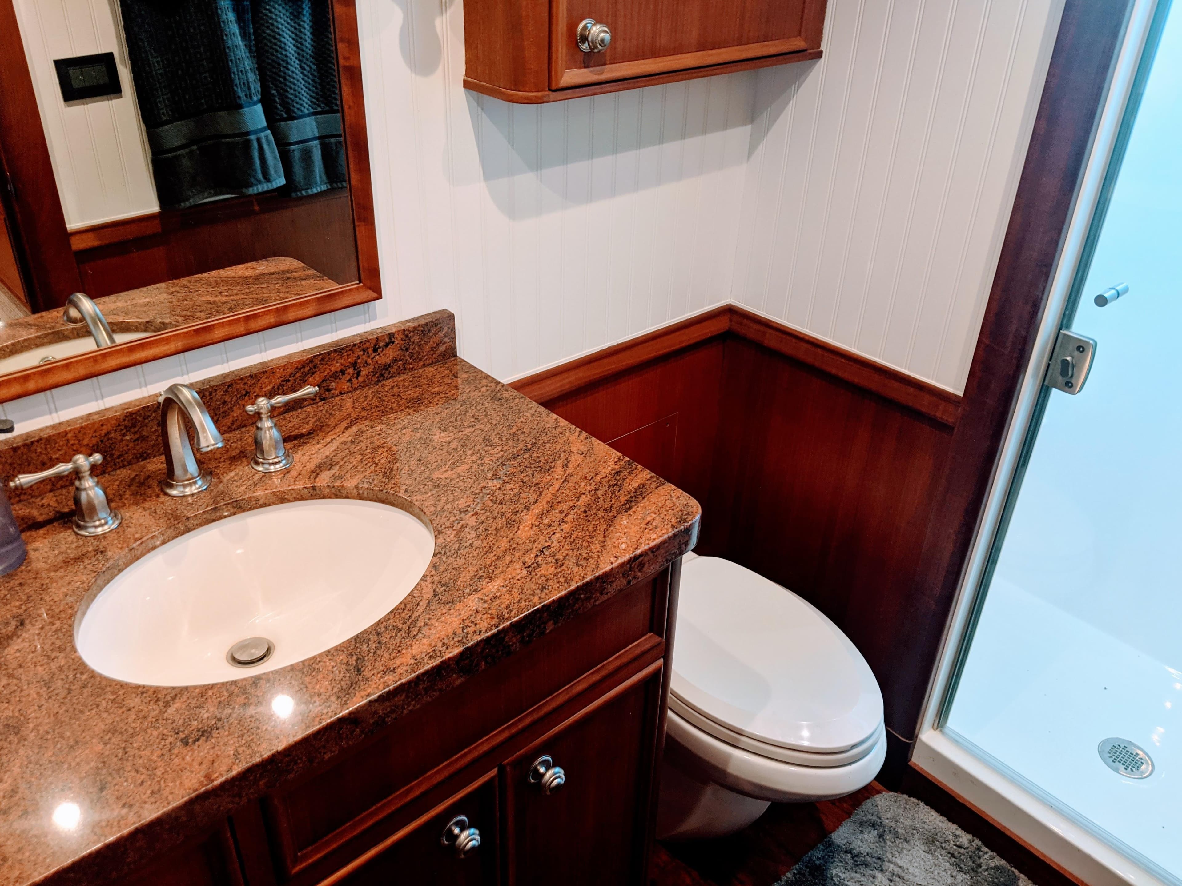 Captains/Guest Stateroom Head/Shower