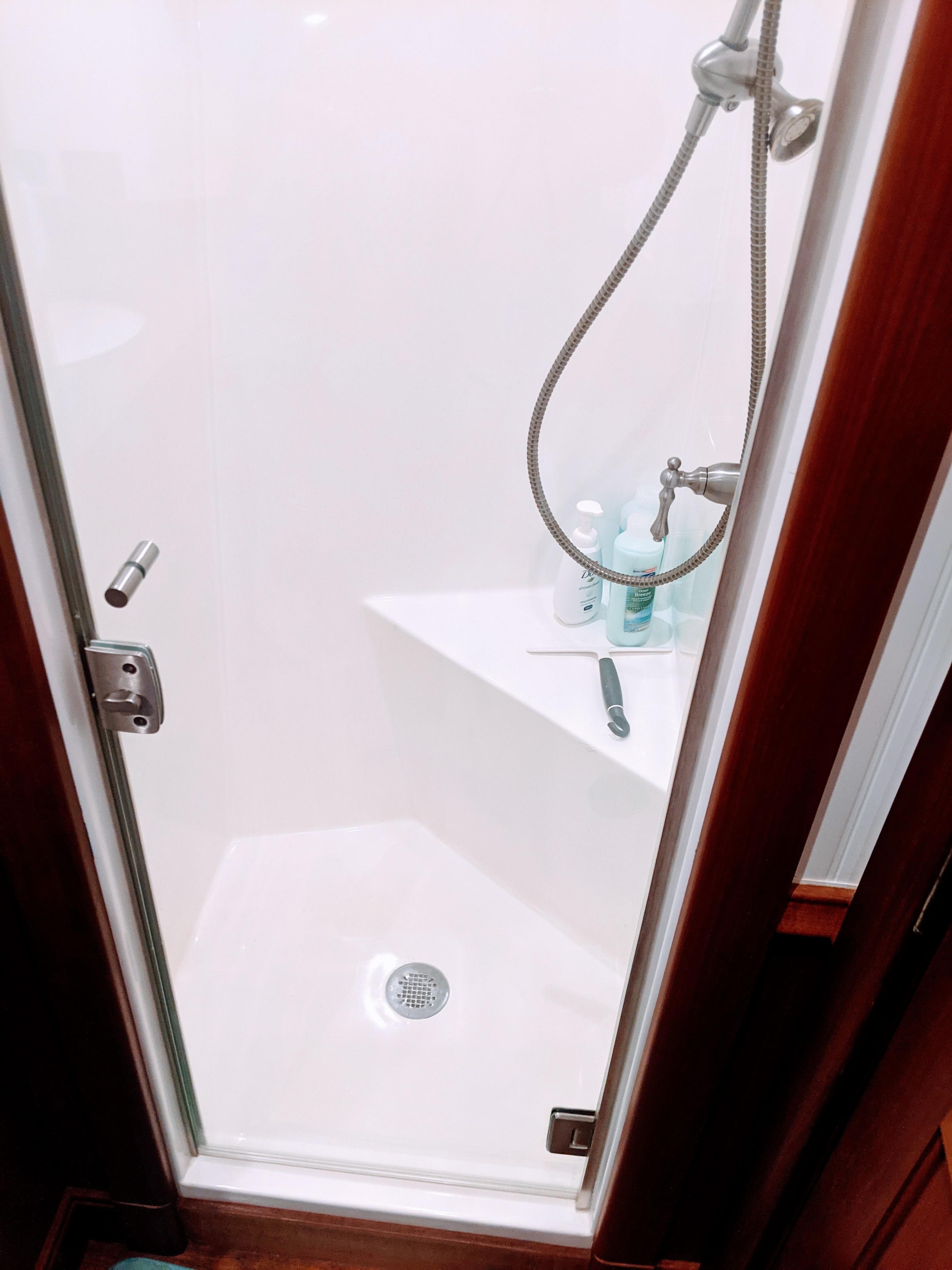 Mid Guest Stateroom Head/Shower