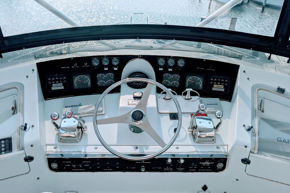 1998 Hatteras 52 Cockpit Motor Yacht