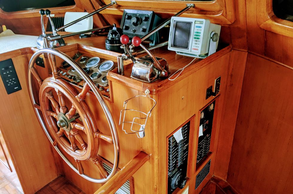 1981 Marine Trader Deckhouse Motoryacht