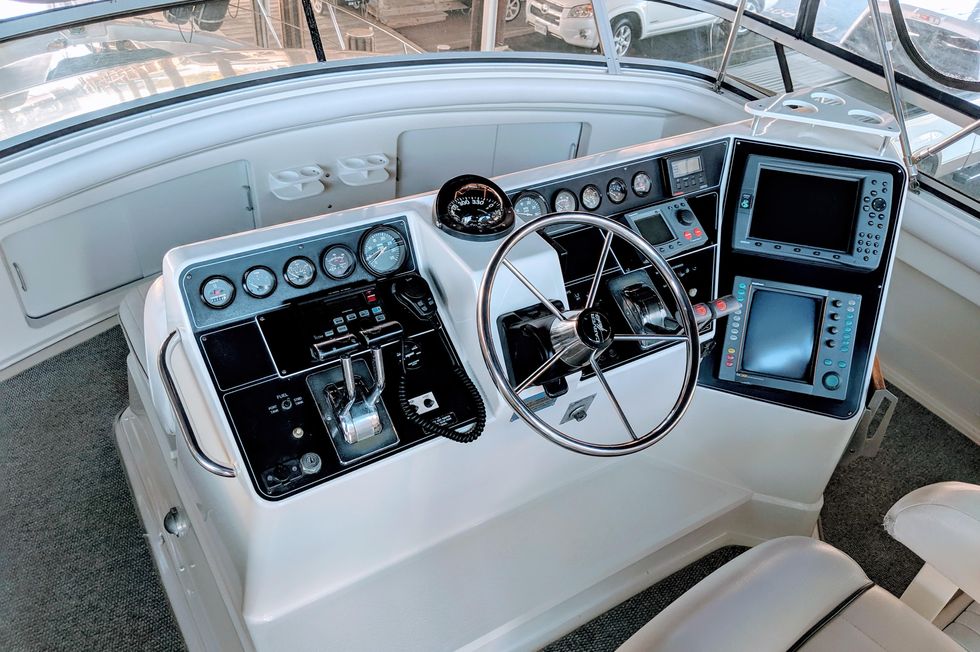 1994 Carver 440 Aft Cabin Motor Yacht